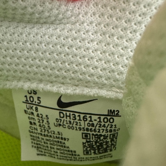 Like New Nike White and Black Sneakers with Orange Trim - Picture 10 of 11